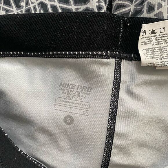 Nike Pro SZ S black and white abstract leggings - Picture 3 of 3